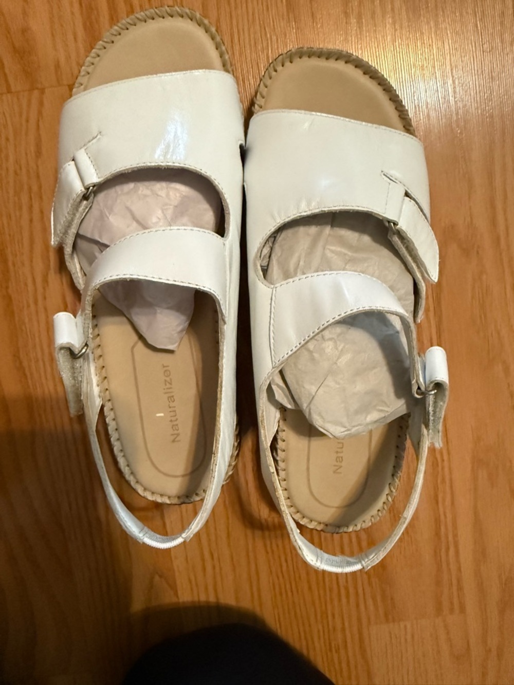 Naturalizer womens White Adjustable Hook-and-Loop Sandals - Picture 2 of 4